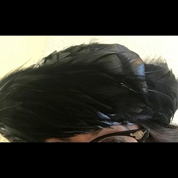 โค๏ธ This feather felt with velvet ribbon hat ๐ฉ - Picture 4 of 7